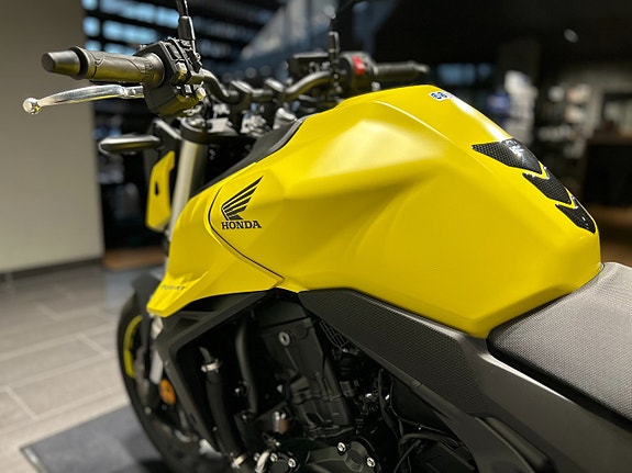Honda CB750 Hornet / Helsystem/ Handtagsvärme /Quickshifter /Räntefri 12 of 19
