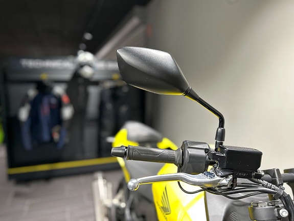 Honda CB750 Hornet / Helsystem/ Handtagsvärme /Quickshifter /Räntefri 14 of 19