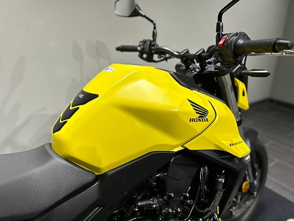 Honda CB750 Hornet / Helsystem/ Handtagsvärme /Quickshifter /Räntefri 10 of 19