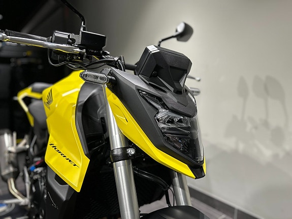 Honda CB750 Hornet / Helsystem/ Handtagsvärme /Quickshifter /Räntefri 13 of 19