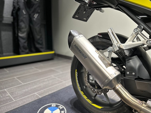 Honda CB750 Hornet / Helsystem/ Handtagsvärme /Quickshifter /Räntefri 9 of 19