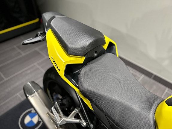 Honda CB750 Hornet / Helsystem/ Handtagsvärme /Quickshifter /Räntefri 8 of 19