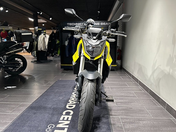 Honda CB750 Hornet / Helsystem/ Handtagsvärme /Quickshifter /Räntefri 4 of 19