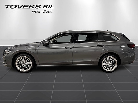 Skoda Superb 2 of 18