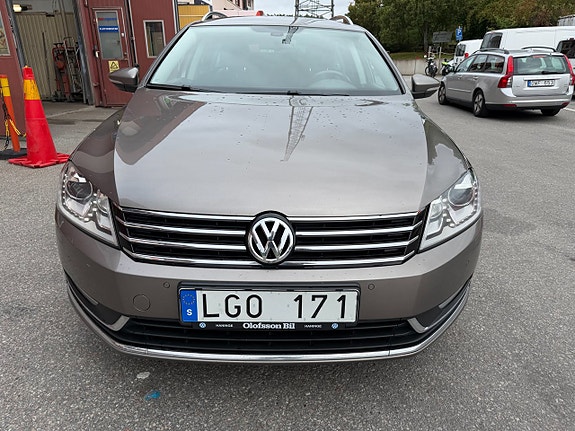 Volkswagen Passat 2 of 13