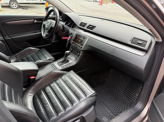 Volkswagen Passat 8 of 13