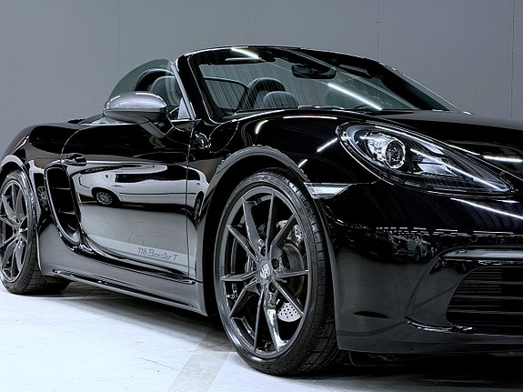 Porsche 718 Boxster T 9 of 26