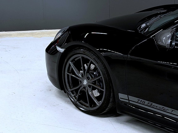 Porsche 718 Boxster T 22 of 26