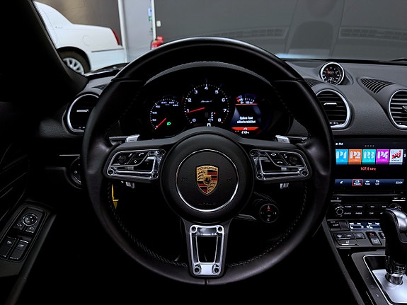 Porsche 718 Boxster T 19 of 26