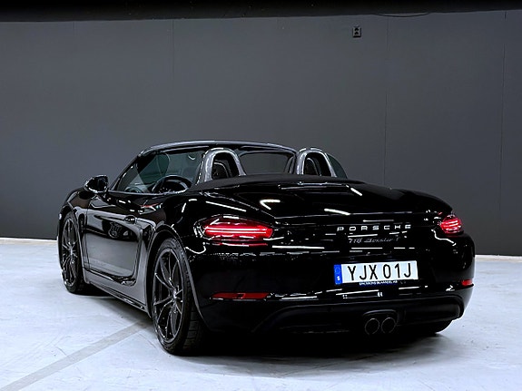 Porsche 718 Boxster T 11 of 26