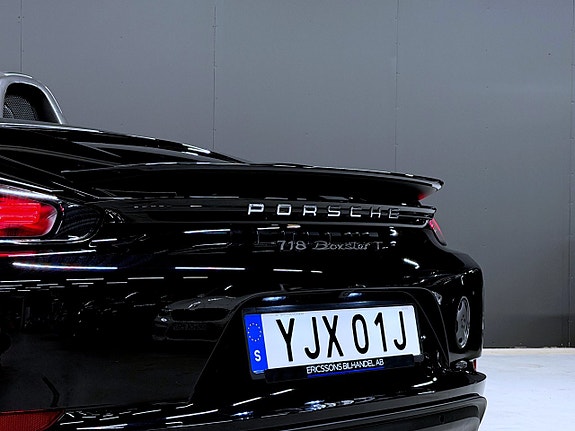 Porsche 718 Boxster T 16 of 26