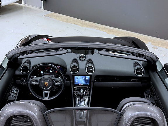 Porsche 718 Boxster T 8 of 26