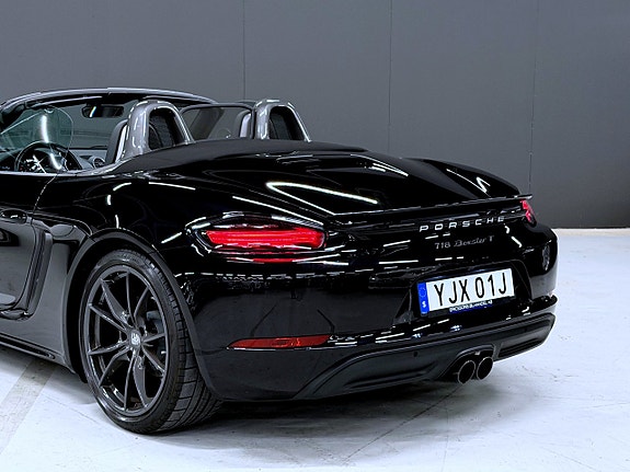 Porsche 718 Boxster T 18 of 26