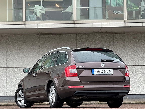 Skoda Octavia 2 of 12