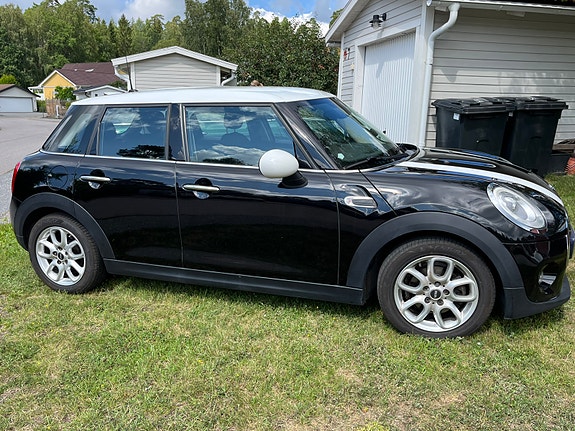 MINI Cooper 2 of 5
