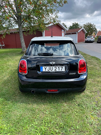 MINI Cooper 4 of 5
