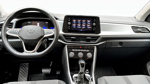 Volkswagen T-Roc 10 of 12
