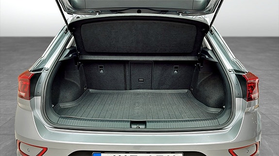 Volkswagen T-Roc 12 of 12