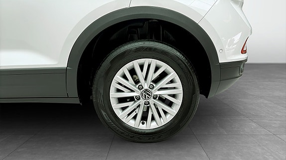 Volkswagen T-Roc 6 of 12