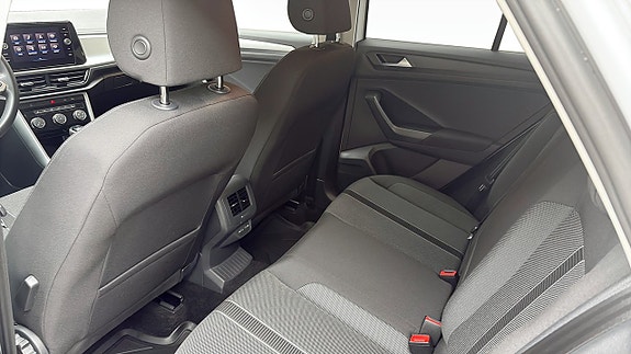 Volkswagen T-Roc 11 of 12