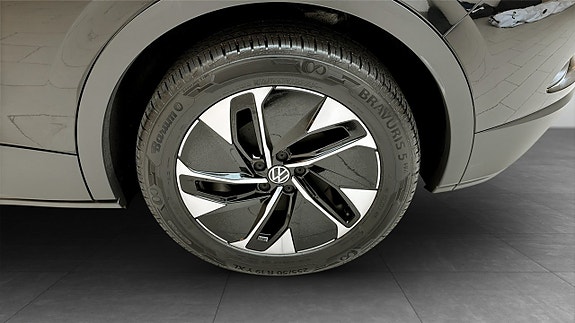Volkswagen ID.4 6 of 15