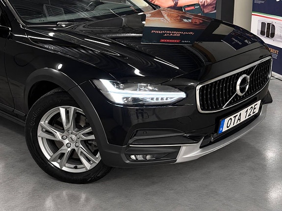 Volvo V90 Cross Country 2 of 20