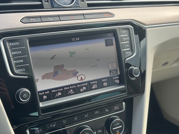 Volkswagen Passat 17 of 30