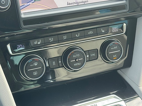 Volkswagen Passat 19 of 30