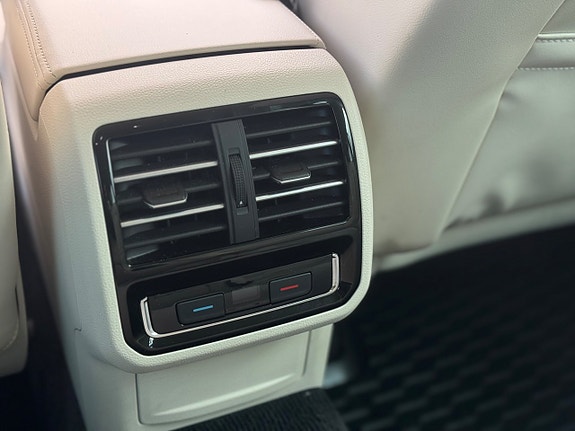 Volkswagen Passat 12 of 30