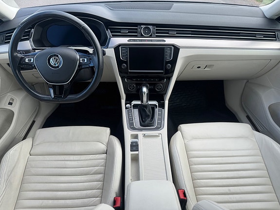 Volkswagen Passat 9 of 30