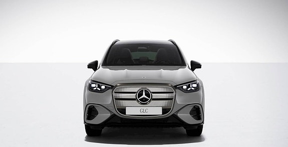 Mercedes-Benz GLC400 2 of 9
