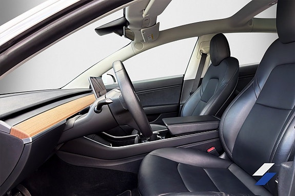Tesla Model 3 5 of 8
