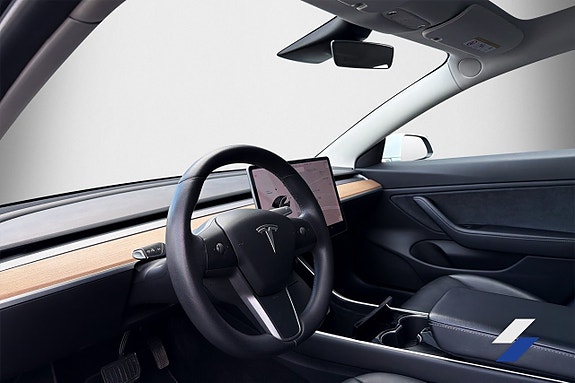 Tesla Model 3 4 of 8
