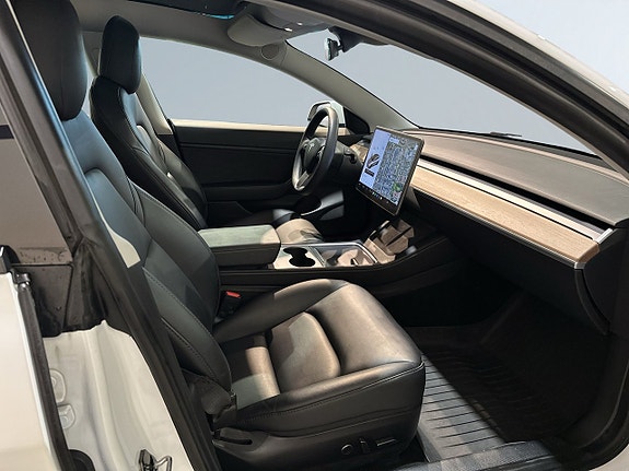 Tesla Model 3 10 of 22