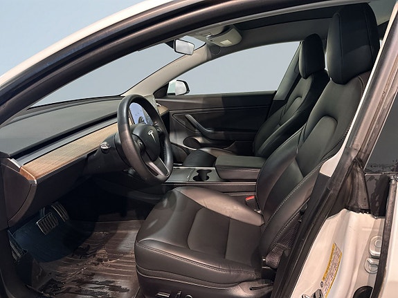 Tesla Model 3 7 of 22