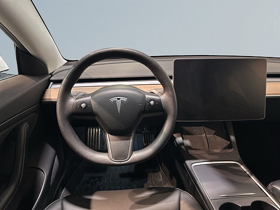 Tesla Model 3 9 of 22