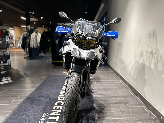 BMW F800GS / Serviceavtal / Toppbox / Chassi-sänkt / Barkbusters 4 of 18