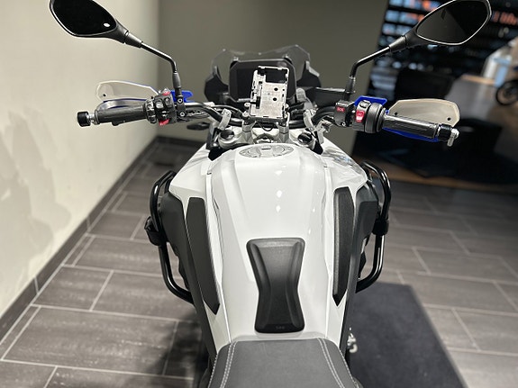 BMW F800GS / Serviceavtal / Toppbox / Chassi-sänkt / Barkbusters 10 of 18