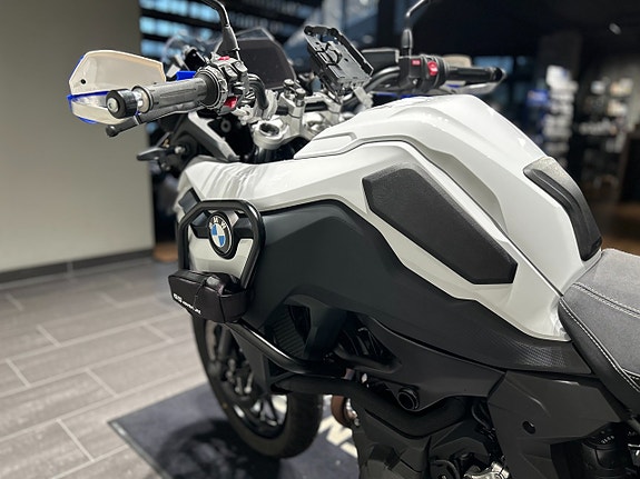 BMW F800GS / Serviceavtal / Toppbox / Chassi-sänkt / Barkbusters 11 of 18