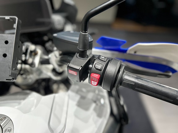BMW F800GS / Serviceavtal / Toppbox / Chassi-sänkt / Barkbusters 14 of 18