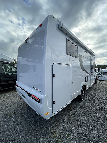 Adria Coral Select 670 SL | TRUMA DIESEL | SUNROOF | LÅNGBÄDDAR | 3 of 27