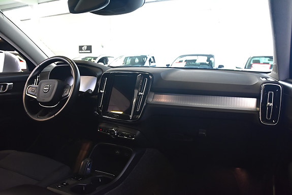 Volvo XC40 8 of 13