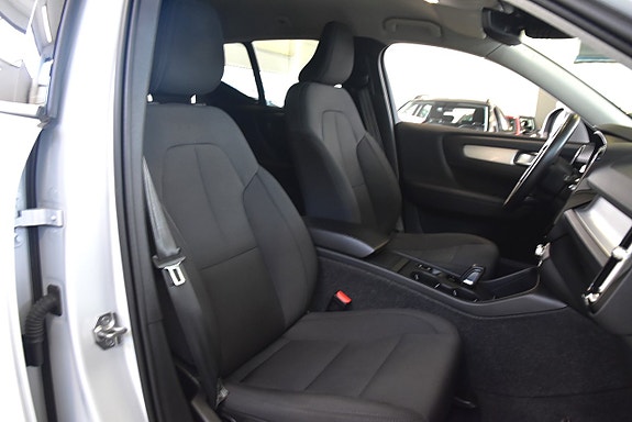 Volvo XC40 9 of 13