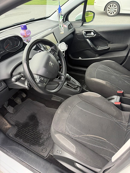 Peugeot 208 6 of 7