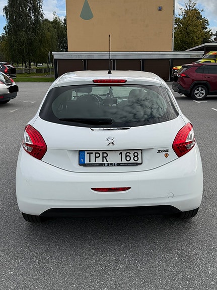 Peugeot 208 3 of 7