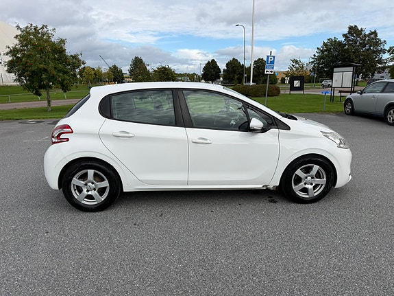 Peugeot 208 4 of 7
