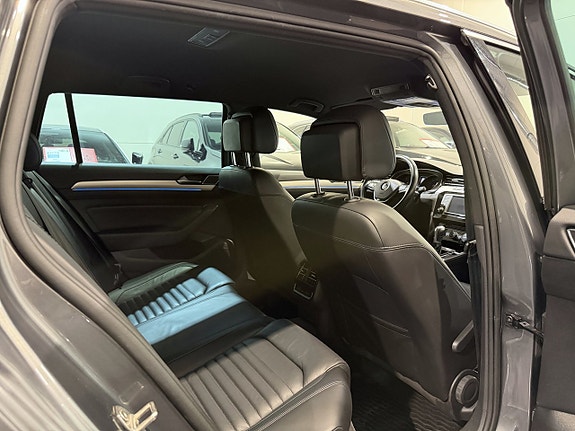 Volkswagen Passat Alltrack 10 of 22