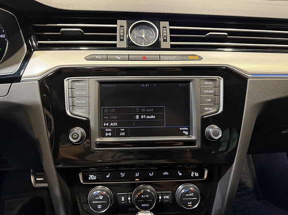 Volkswagen Passat Alltrack 16 of 22