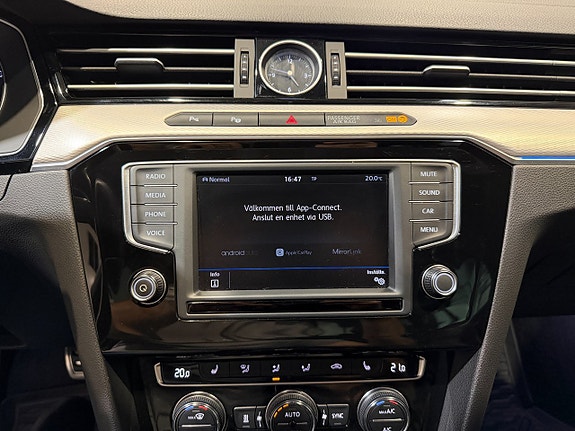 Volkswagen Passat Alltrack 17 of 22