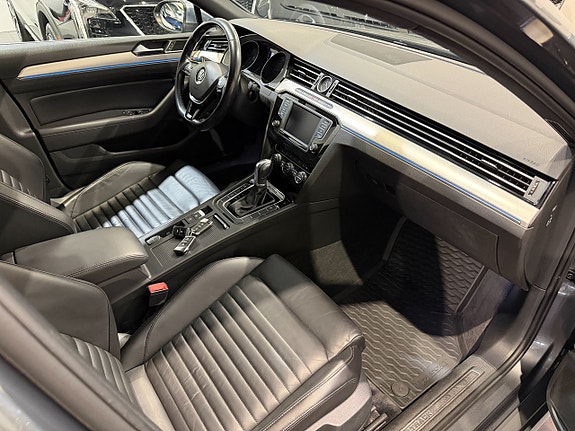 Volkswagen Passat Alltrack 11 of 22